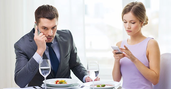 Slow Service? Diners Using Cell Phones Keep Waiters Waiting - 2014 vs. 2004