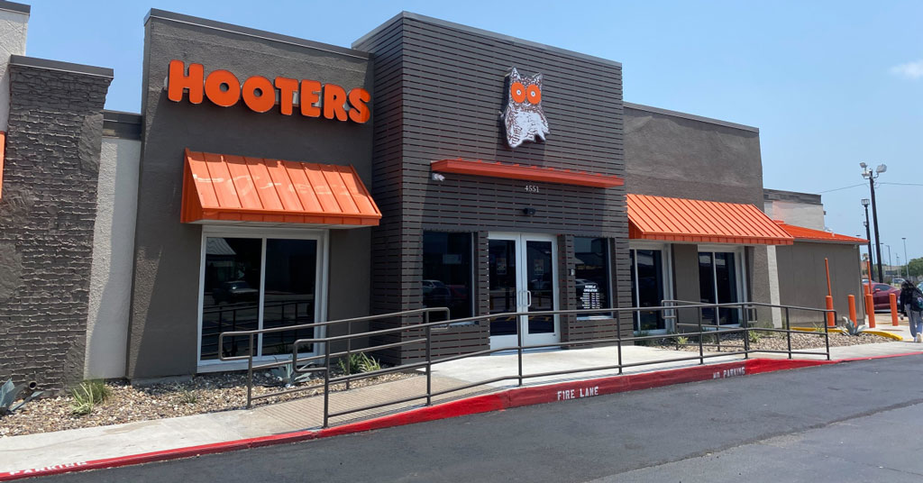 Hooters Sizzling Summer Kick Off!