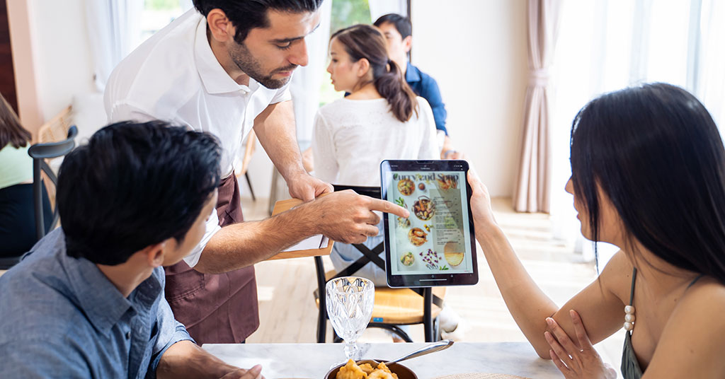 Leveraging Technology To Elevate Customer Experience in the Restaurant Industry